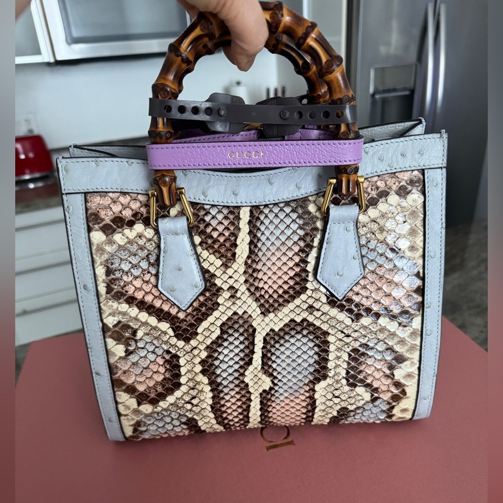 Gucci Diana Python and Ostrich Limited Edition Exotic Tote with exclusive Box - Picture 4 of 16